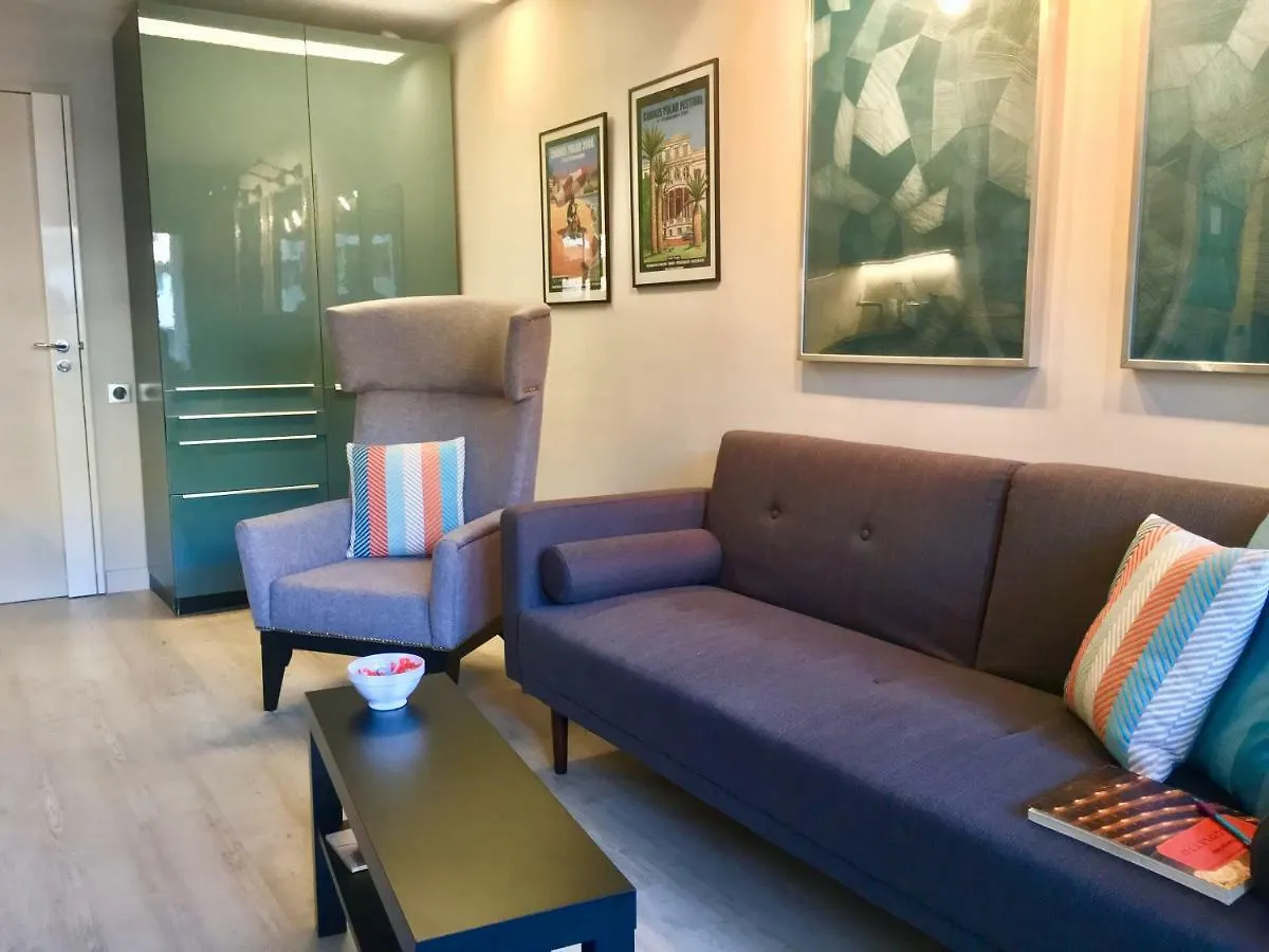 Cannes Pool & Beach Apartment