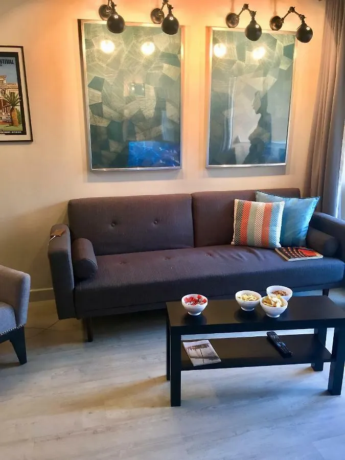 Cannes Pool & Beach Apartment