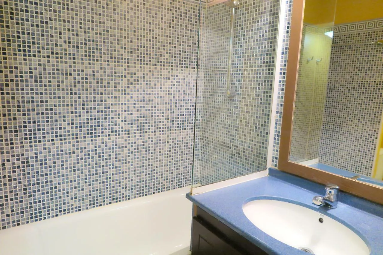 Cannes Pool & Beach Apartment
